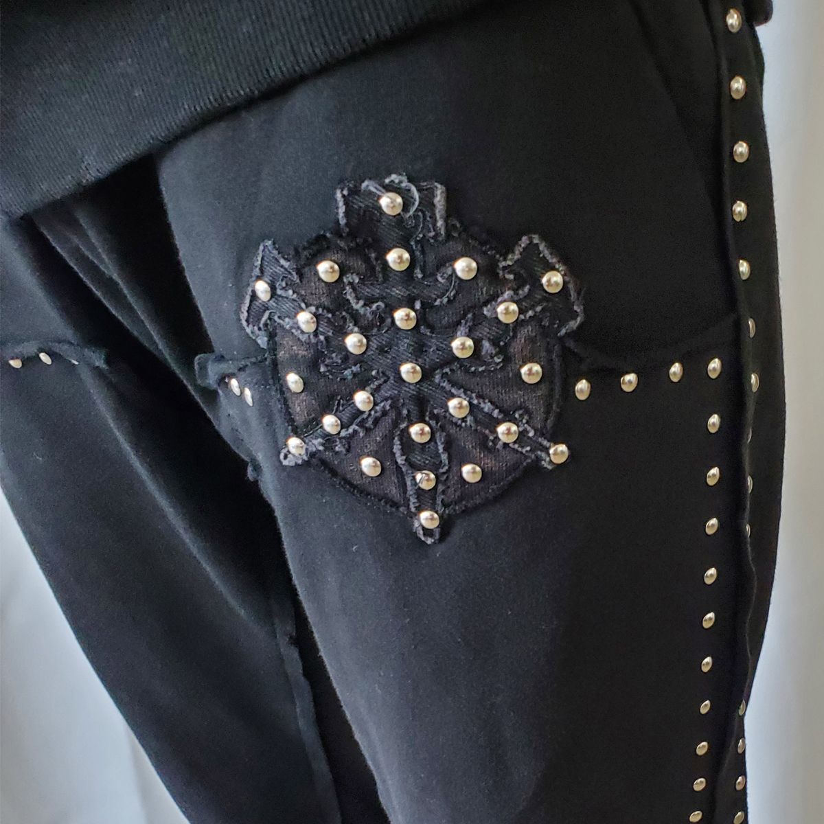 HUDSON- STUDDED FLEECE FLARE JOGGER BLACK